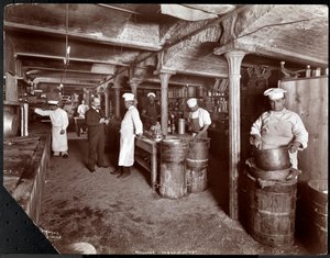 रसोई में काम करने वाले रसोइये, Maillard&39;s Chocolate Manufacturing, 116-118 West 25th Street, New York, 1902 (सिल्वर तेलिन)